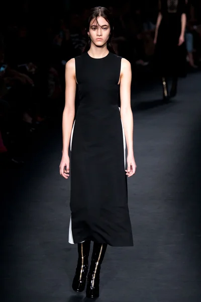 Look 10